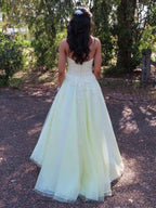 Elegant Yellow Strapless A-Line Prom Dress with Lace Appliques