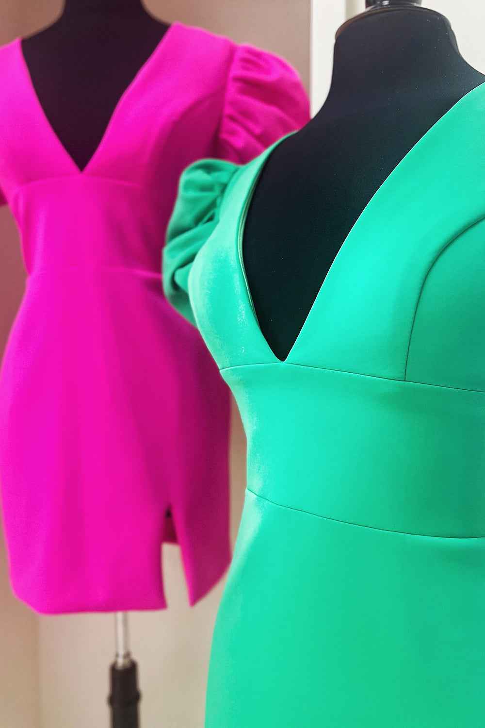 Simple Fuchsia V-Neck Short Sleeves Tight Short Homecoming Dress Bmbride