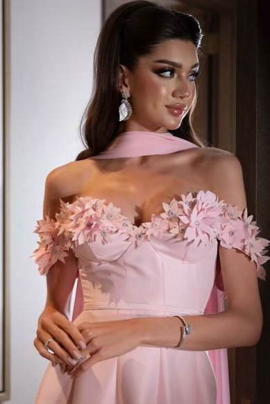 Off the Shoulder Strapless Sleeveless Long Prom Dress With Appliques