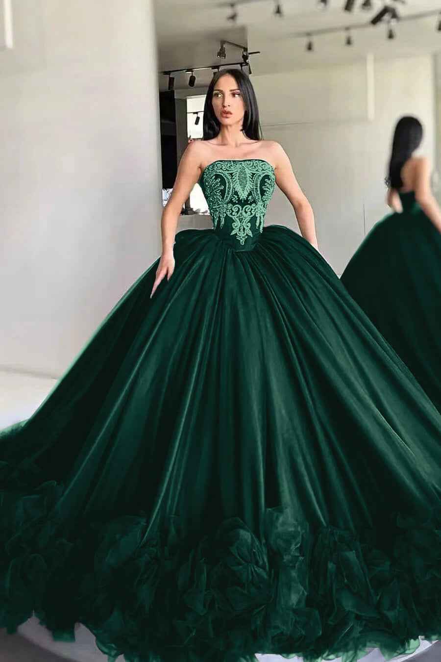 Gorgeous Strapless Ball Gown Prom Dress Sleeveless With Appliques Black