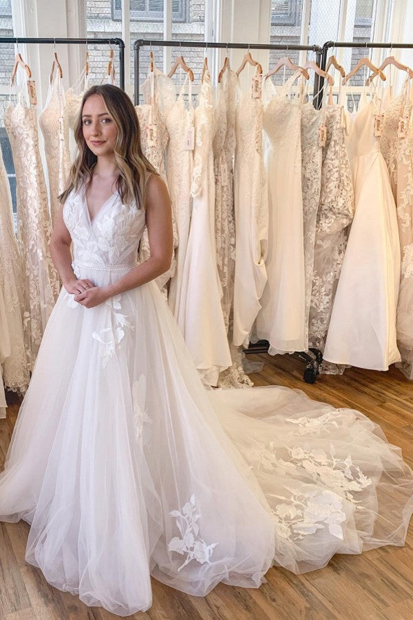 Beautiful Sleeveless A-line V-neck Wedding Dress With Lace Appliques Tulle BM bride