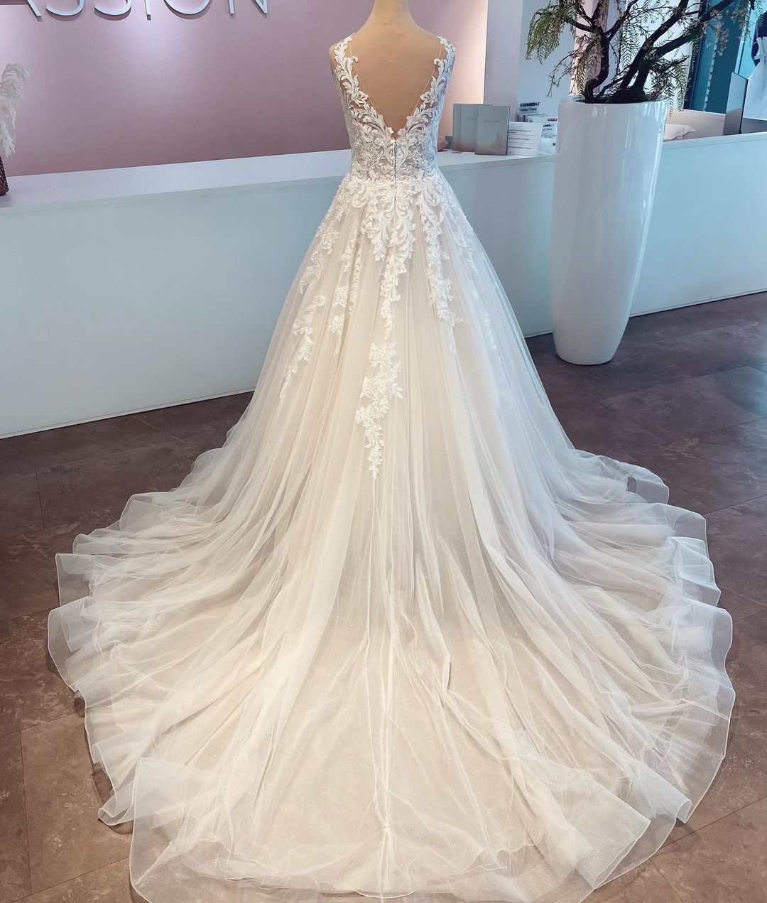Long A-line V-neck Sleeveless Wedding Dress With Lace Tulle BM bride