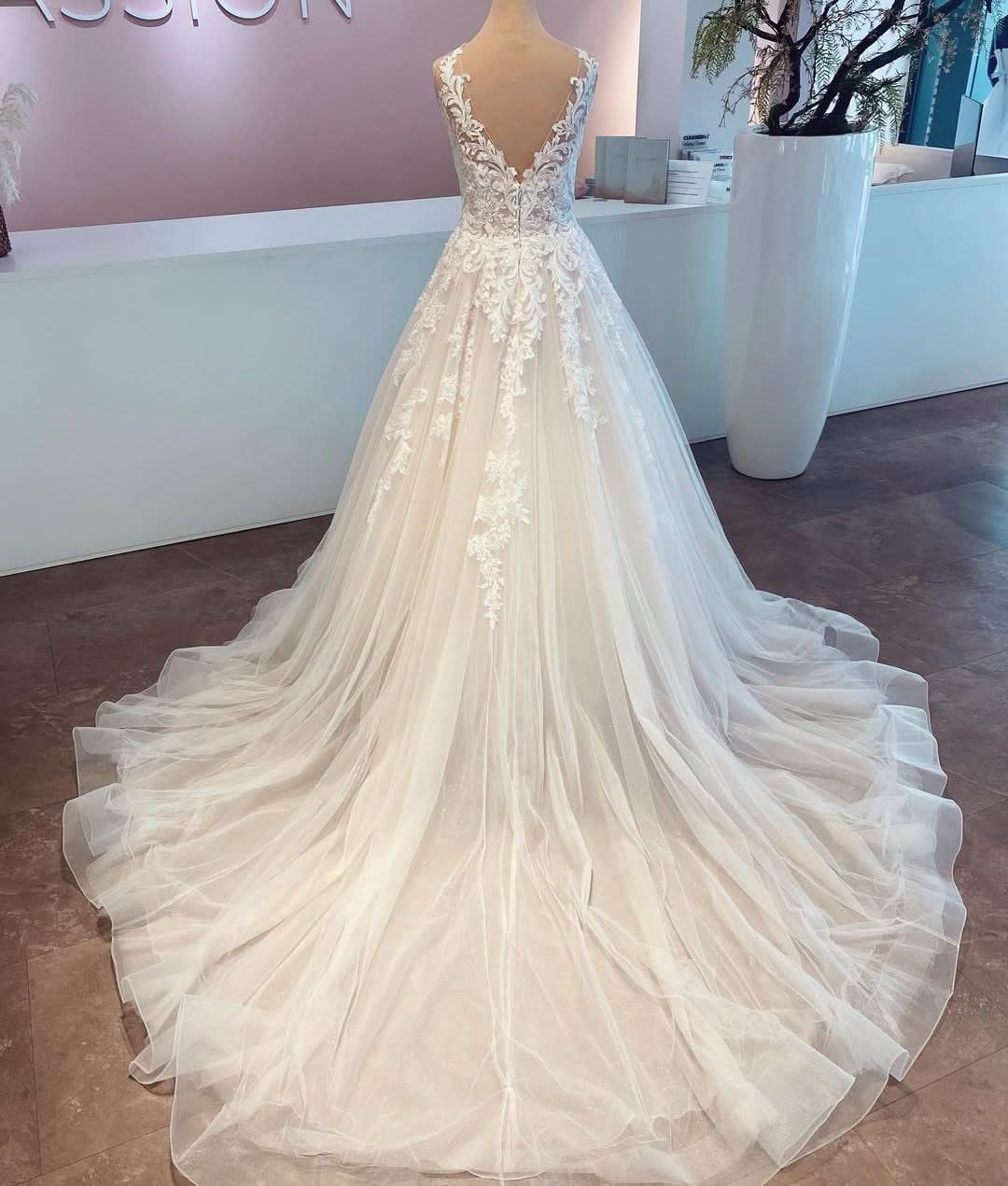 Long A-line V-neck Sleeveless Wedding Dress With Lace Tulle BM bride