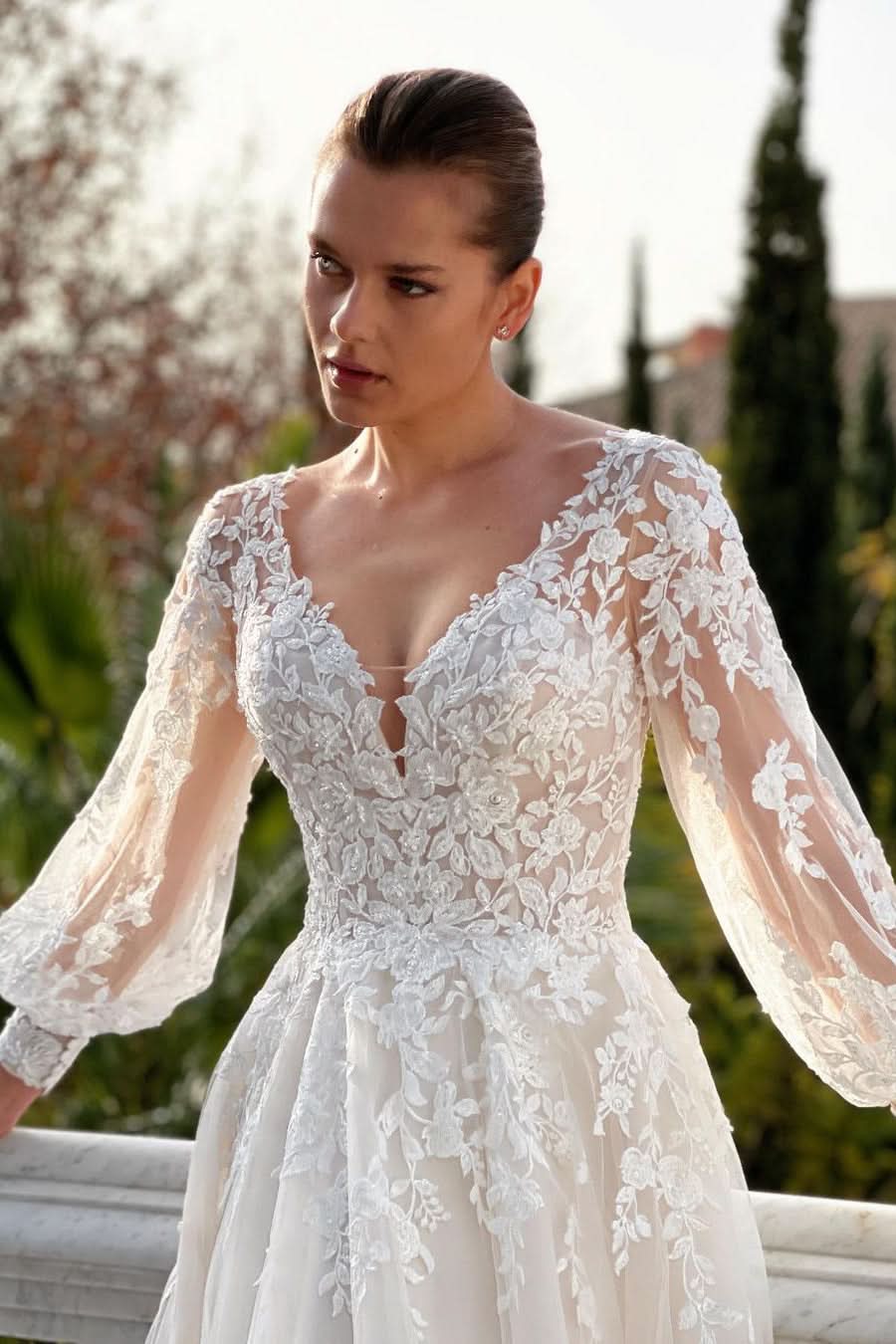 BMbride Amazing V-neck Backless Long Sleeves A-line Appliques Wedding Dress BMbride