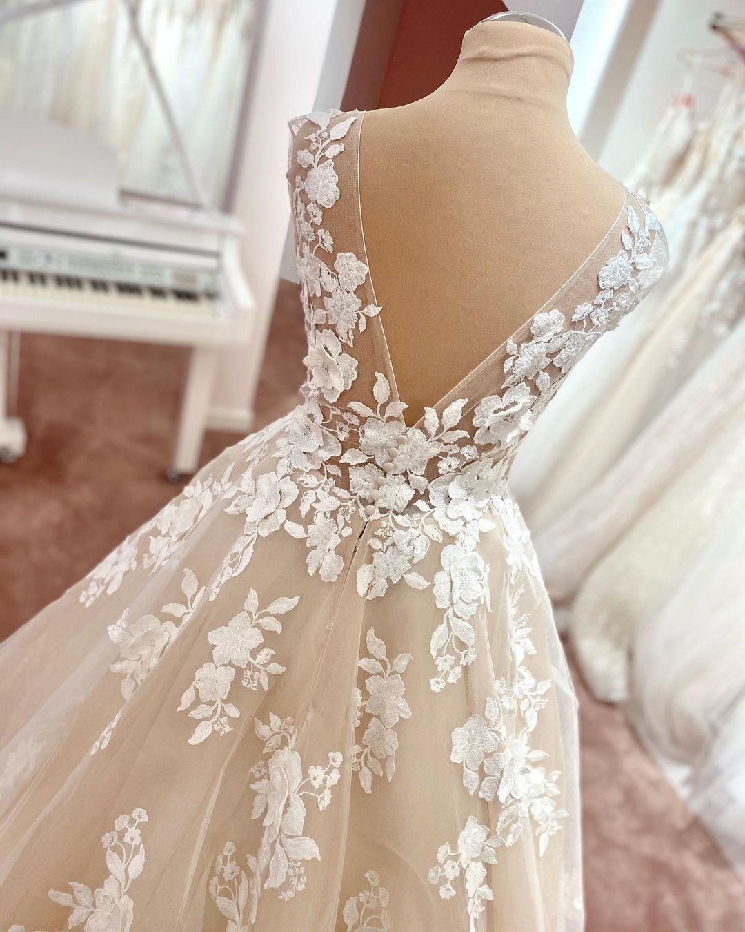 Vintage A-Line V-Neck Wide Strap Backless Wedding Dress with Tulle and Lace Appliques BM bride