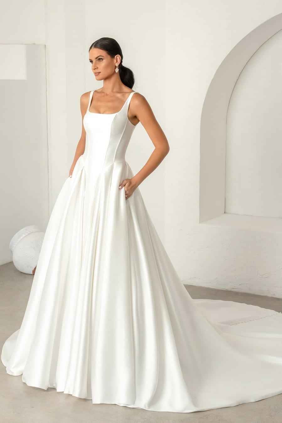 Stunning Straps Sleeveless Long Prom Dress With Pleated Pocket