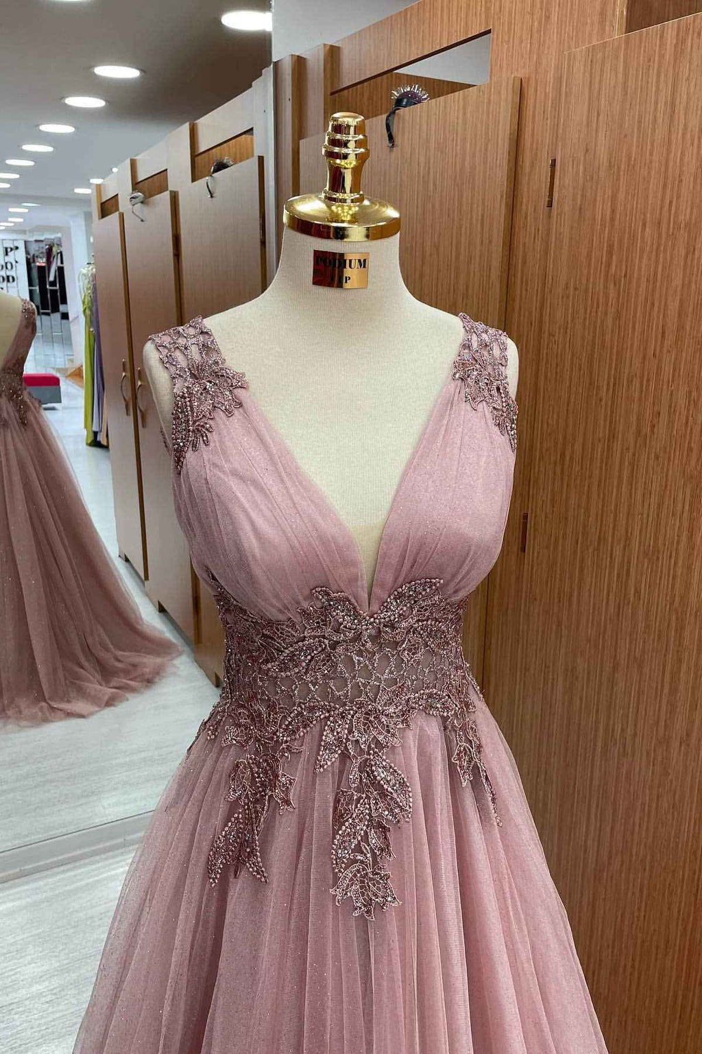 Dusty Pink Sleeveless A Line Prom Dress Tulle Long With Appliques V Neck