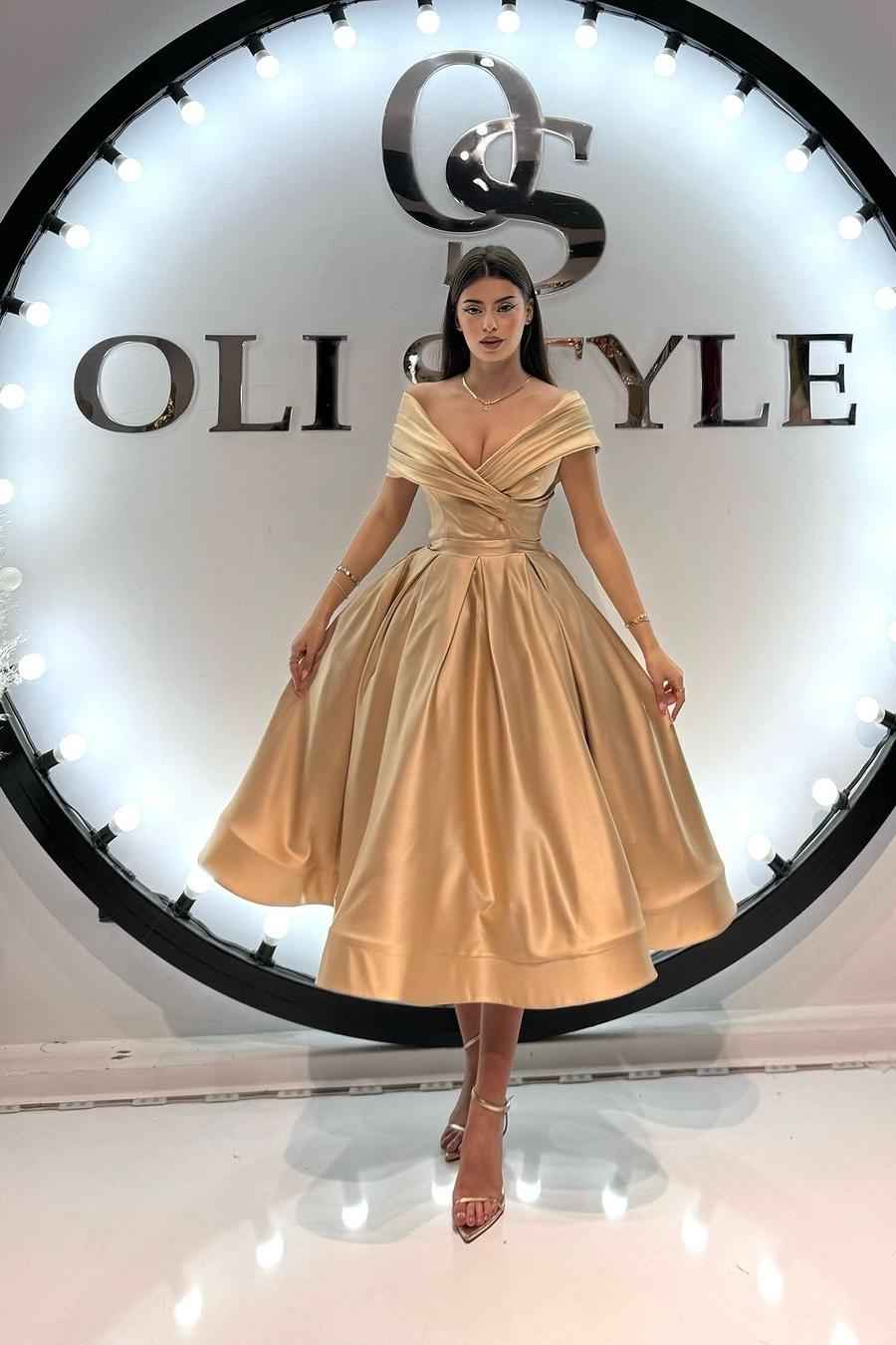 Chic Off the Shoulder Sleeveless A Line Prom Dress With Pleated
