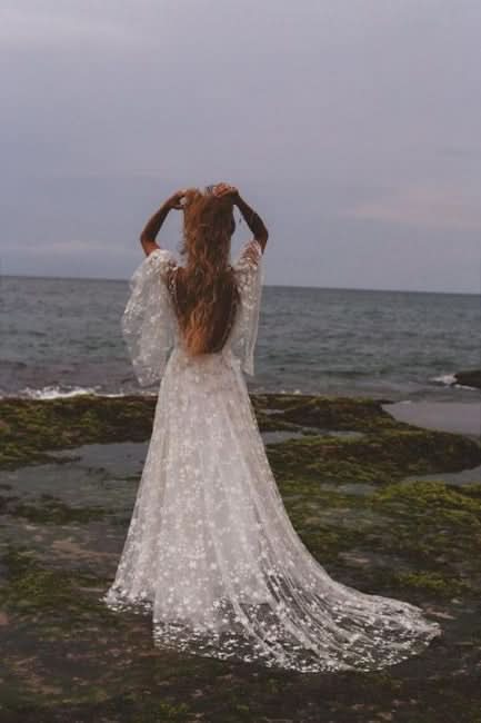 BMbride Boho A-Line Long Sleeves Backless Wedding Dresses With Lace BMbride