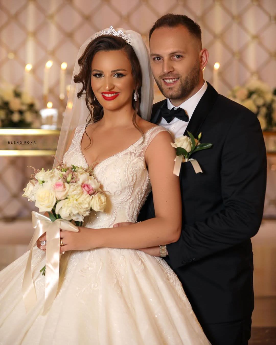 Ball Gown V-Neck Tulle Wedding Dress with Lace Appliques BM bride