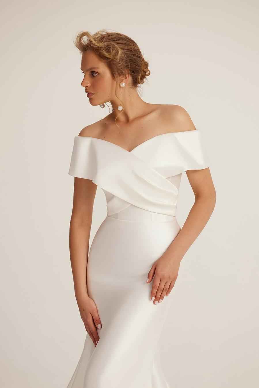 Off the Shoulder Sleeveless Mermaid Long Prom Dress With Pleated