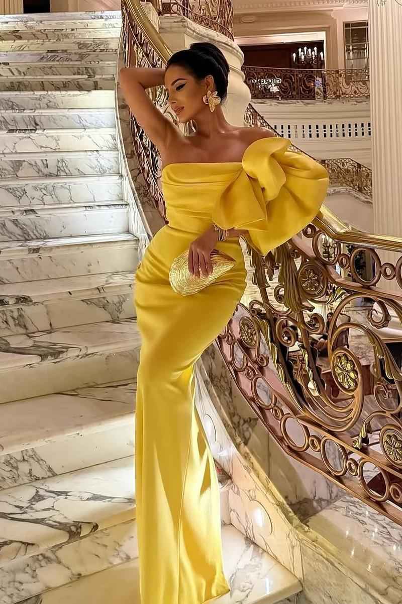 Chic Strapless Sleeveless Long Mermaid Prom Dress With Pleated