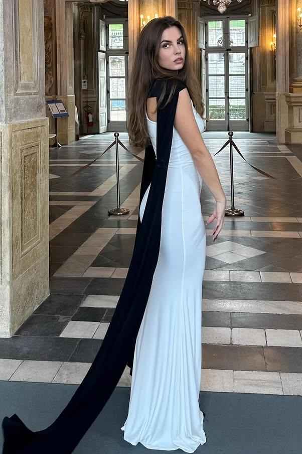 White Sleeveless Mermaid Long Prom Dress With Pleated Gloves