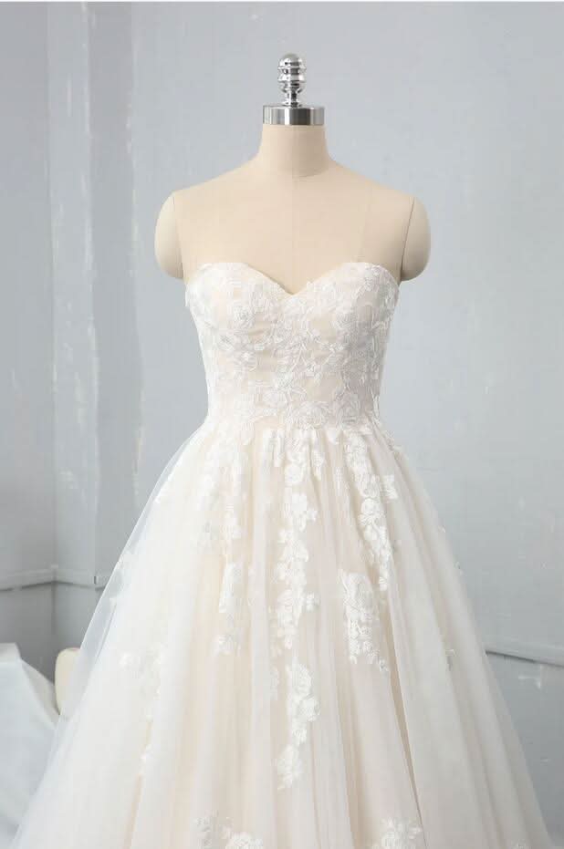 Sweetheart Backless A-Line Wedding Dress With Appliques Lace Tulle Floor-length BM bride