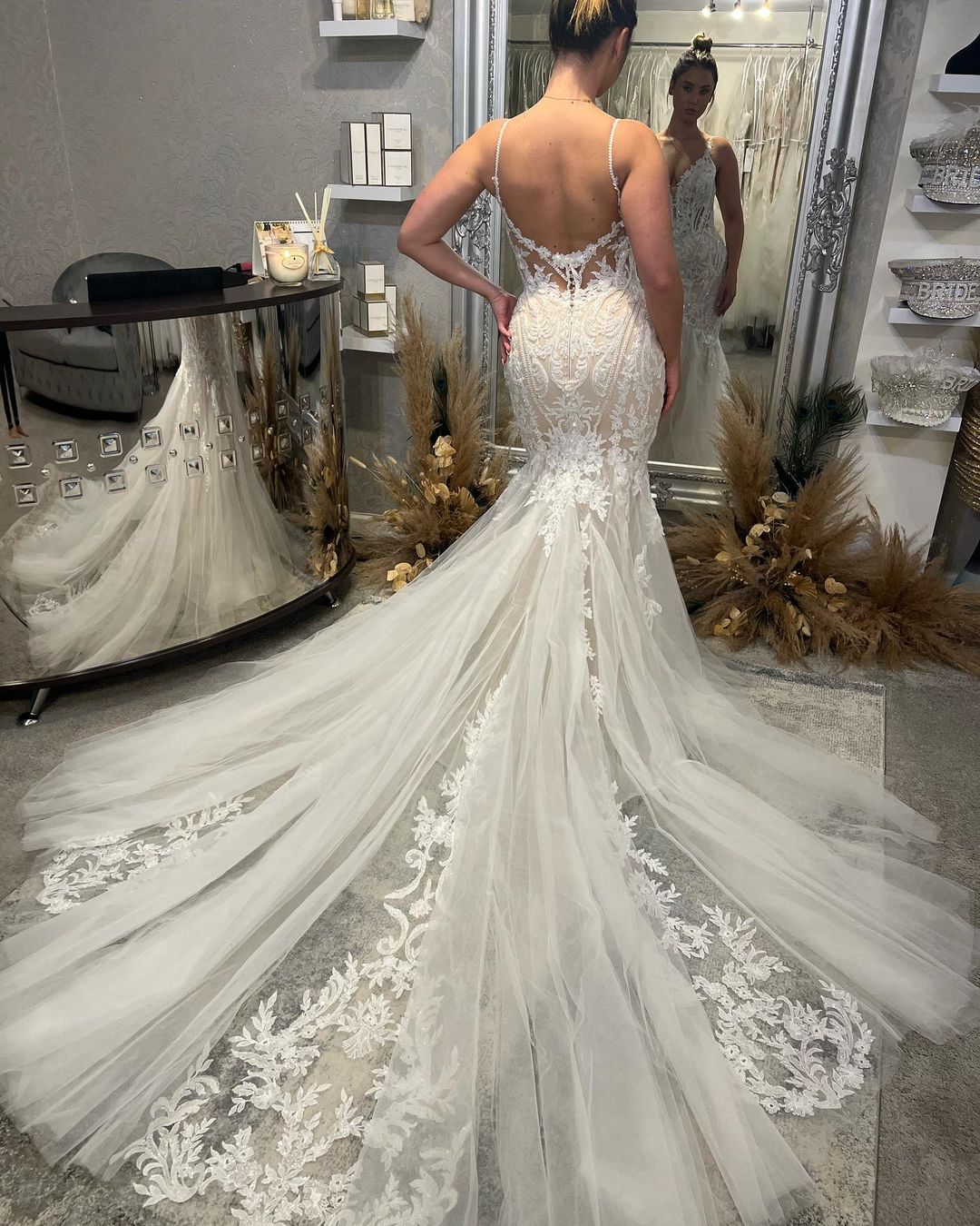 BMbride Chic Floor Length V-Neck Spaghetti Straps Sleeveless Mermaid Wedding Dress with Chapel Train BMbride