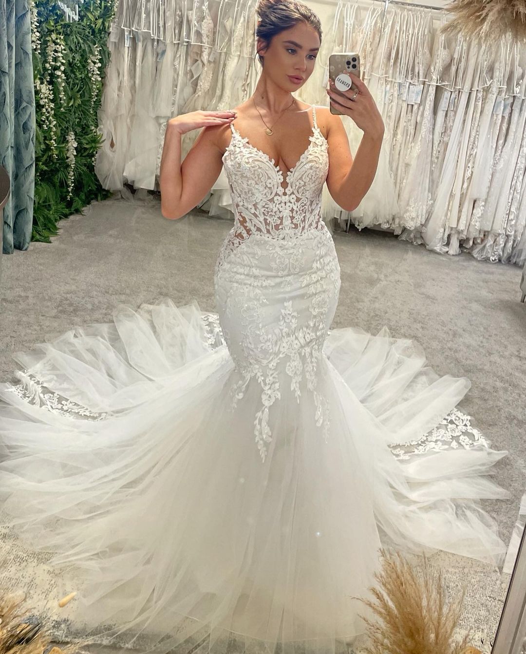 BMbride Chic Floor Length V-Neck Spaghetti Straps Sleeveless Mermaid Wedding Dress with Chapel Train BMbride