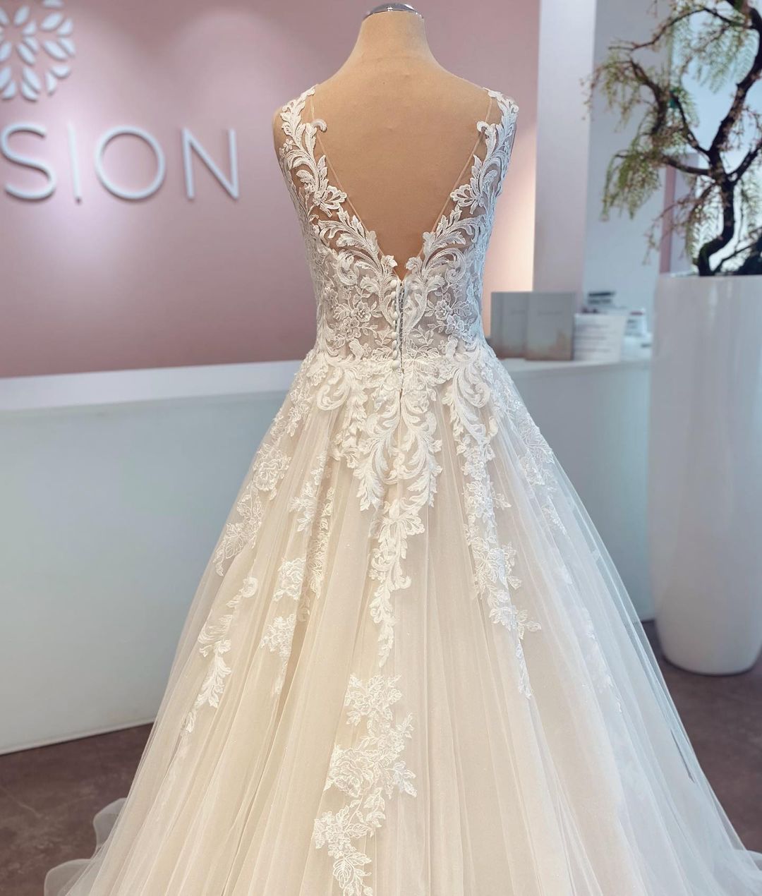 Long A-line V-neck Sleeveless Wedding Dress With Lace Tulle BM bride