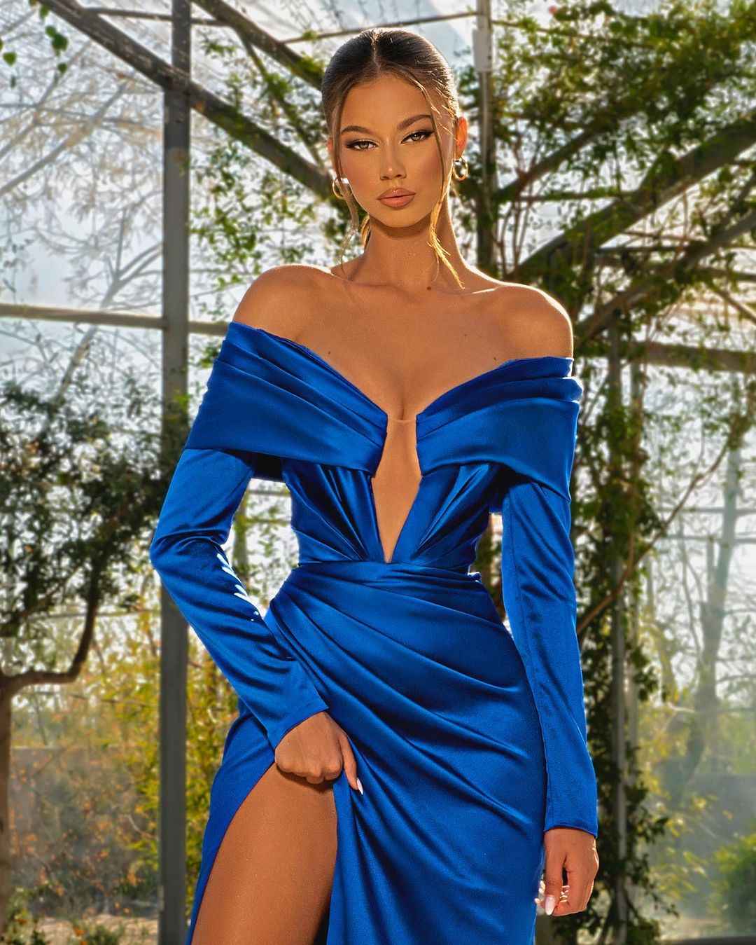 Royal Blue Off the Shoulder Long Sleeve Strapless Split Prom Dress
