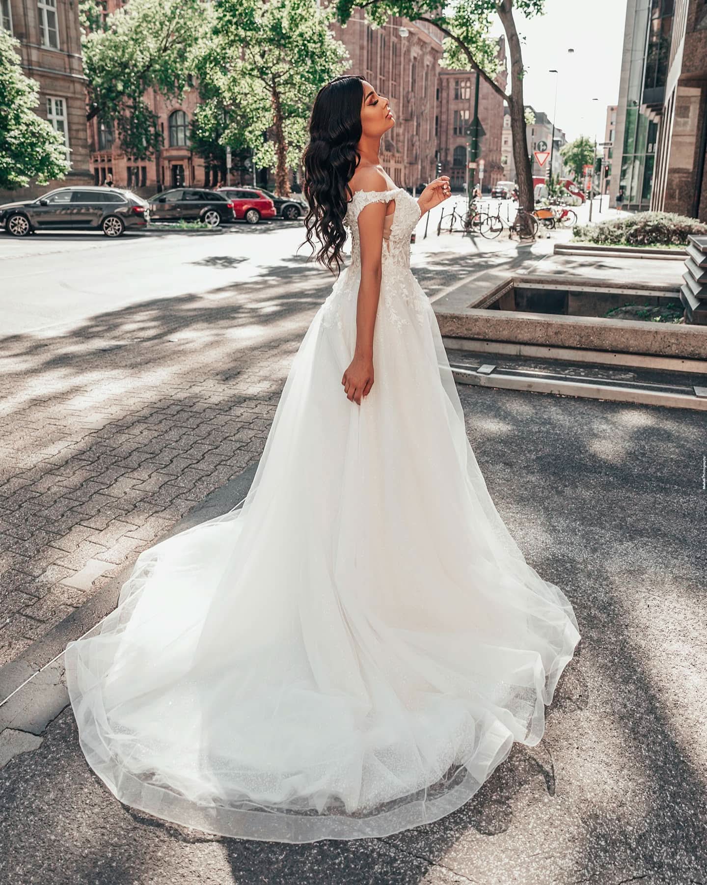 Deep V-neck A-Line Wedding Dress Floor-length Tulle Floral Lace BM bride