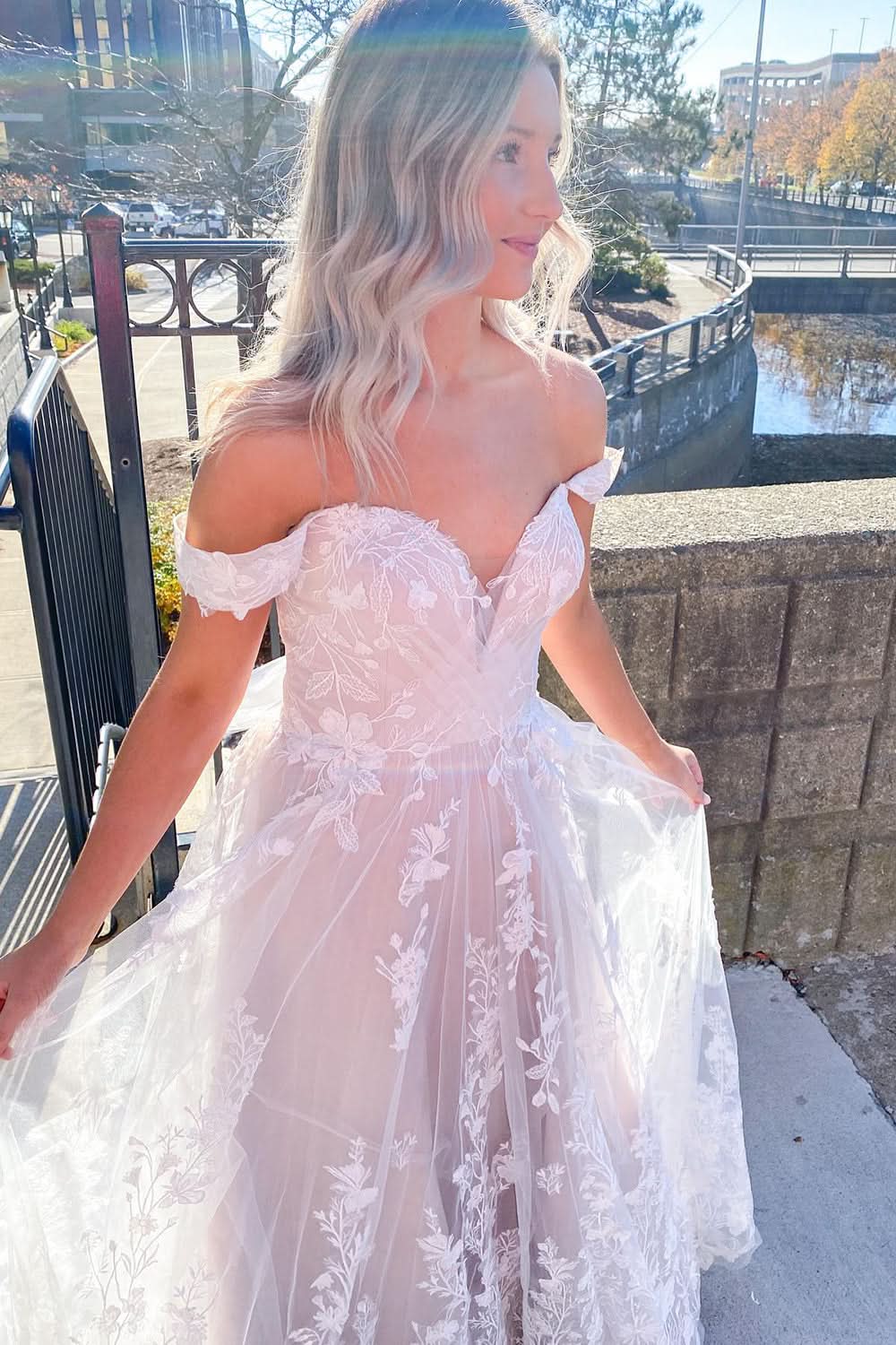 Sleeveless Off-the-shoulder Sweetheart A-line Wedding Dress With Tulle Appliques Lace BM bride