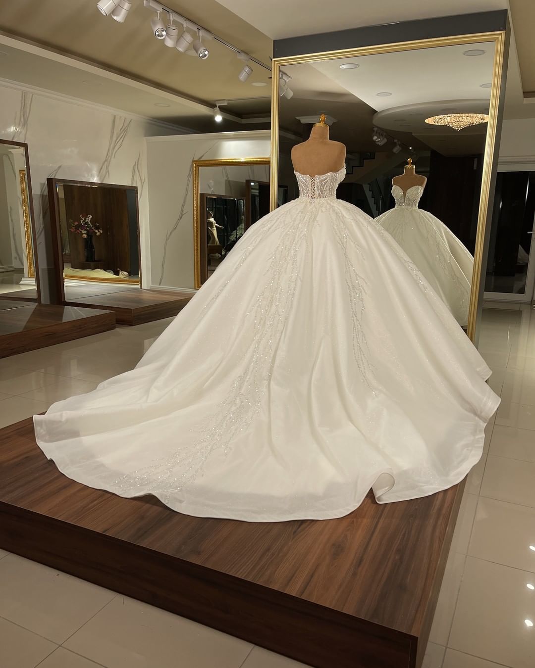 Luxury Long Ball Gown Glitter Wedding Dress with Sweetheart Neckline BM bride