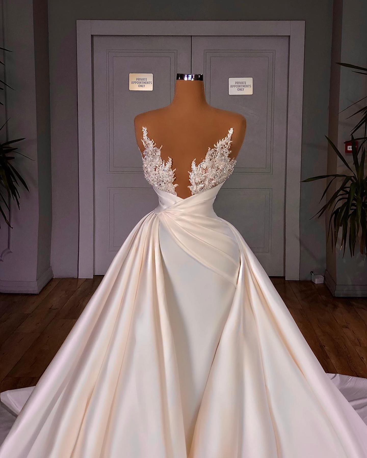 BMbride Elegant A-Line Cathedral Sleeveless V-neck Long Wedding Dress BMbride