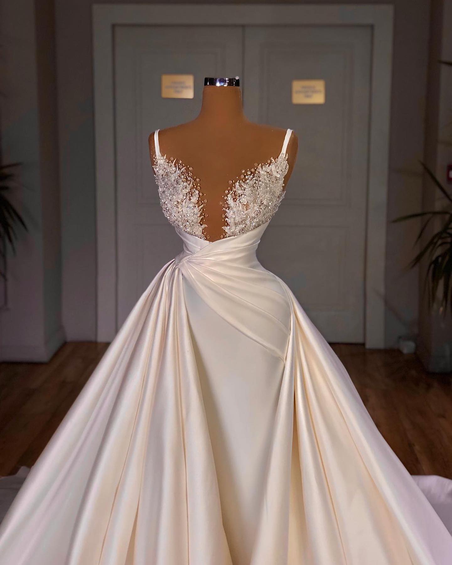 BMbride Elegant A-Line Sleeveless Spaghetti Strap Cathedral V-neck Long Wedding Dress BMbride