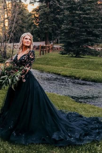 BMbride Elegant Long Black A-line V-neck Long Sleeves Wedding Dresses With Lace BMbride