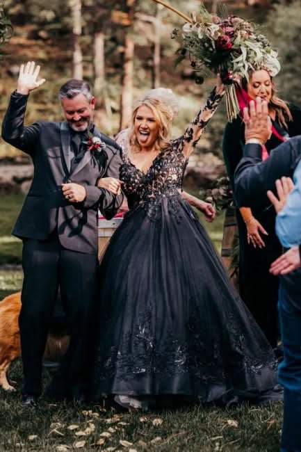 BMbride Elegant Long Black A-line V-neck Long Sleeves Wedding Dresses With Lace BMbride