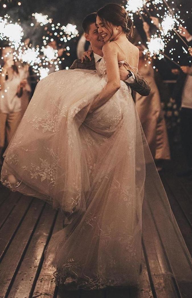 Long Sleeveless Tulle Lace Spaghetti Strap A-Line Wedding Dress with V-Neck BM bride