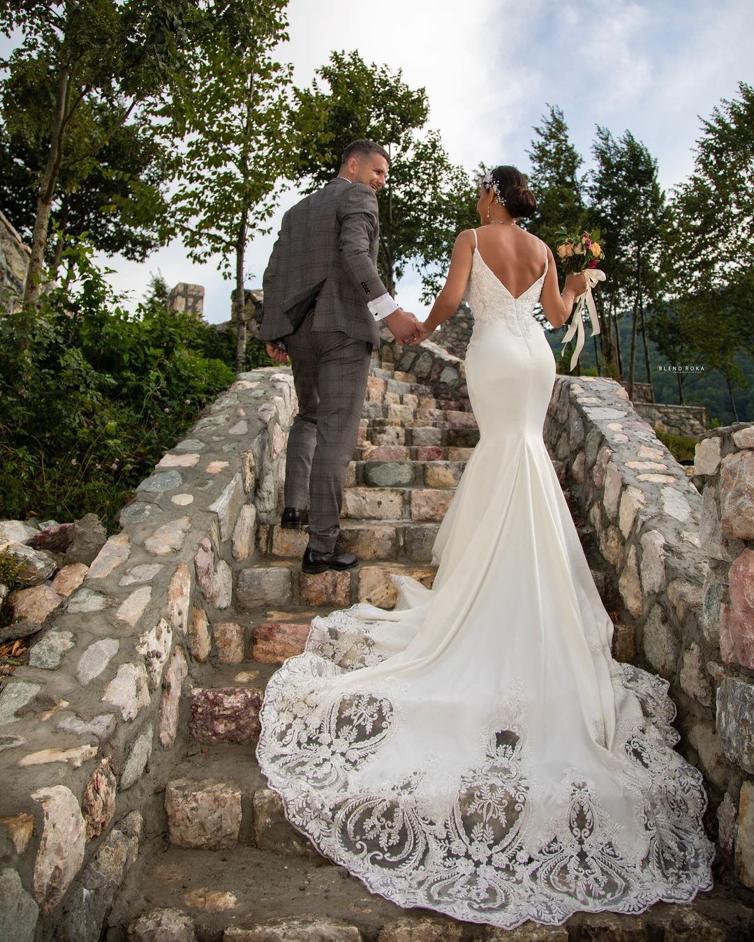 V-neck Spaghetti Straps Backless Mermaid Wedding Dress With Lace Appliques BM bride