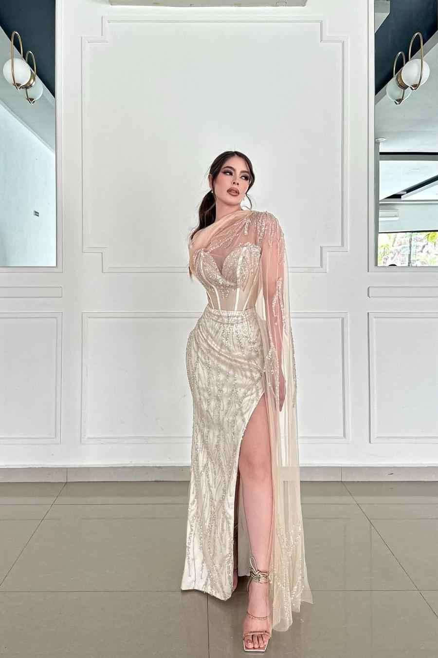 Champagne Sweetheart Sleeveless Beadings Long Prom Dress With Side Split