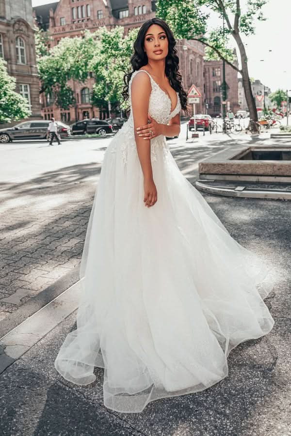 Deep V-neck A-Line Wedding Dress Floor-length Tulle Floral Lace BM bride
