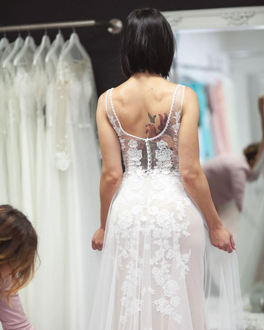 Deep V-neck A-Line Wedding Dress Floor-length With Backless Design Lace Appliques Tulle BM bride