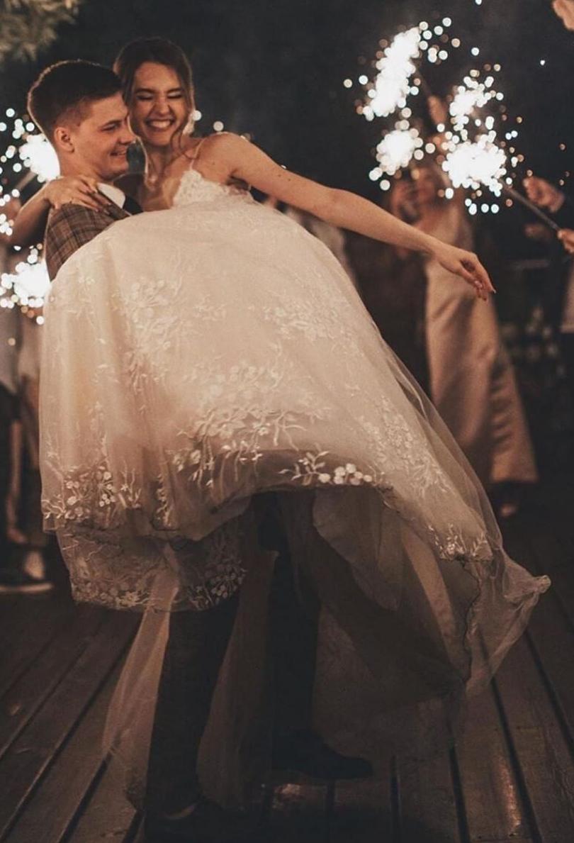 Long Sleeveless Tulle Lace Spaghetti Strap A-Line Wedding Dress with V-Neck BM bride