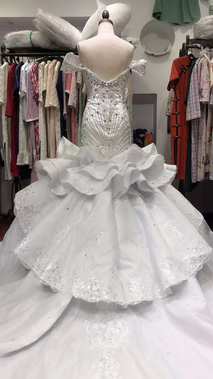 Gorgeous Off Shoulder Mermaid Wedding Dress with Lace Appliques Pearl BM bride