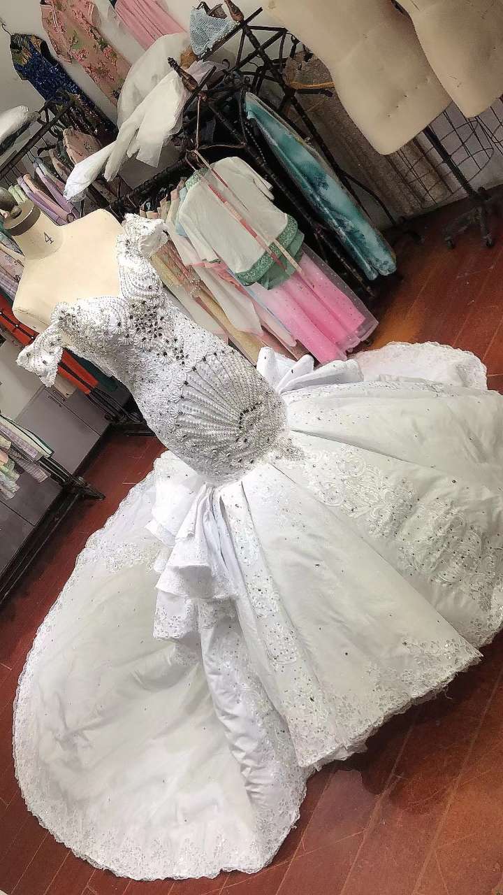 Gorgeous Off Shoulder Mermaid Wedding Dress with Lace Appliques Pearl BM bride