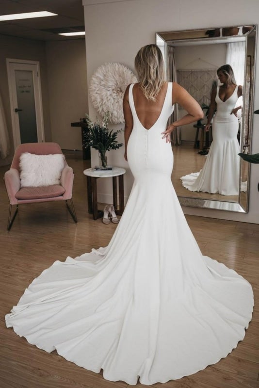 BMbride Simple V Neck Pretty Mermaid with Long Train Sexy Backless Beach Elegant Wedding Dresses BMbride