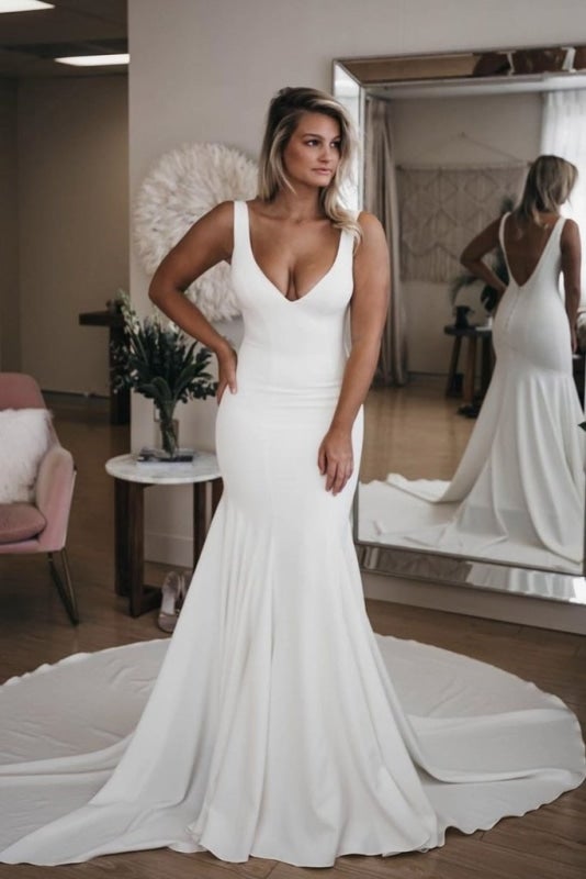 BMbride Simple V Neck Pretty Mermaid with Long Train Sexy Backless Beach Elegant Wedding Dresses BMbride