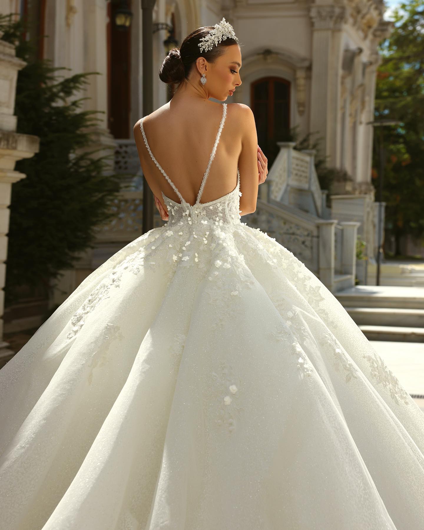 BMbride Vintage Ball Gown Lace Spaghetti Straps Sleeveless White Wedding Dress With Appliques Train BMbride