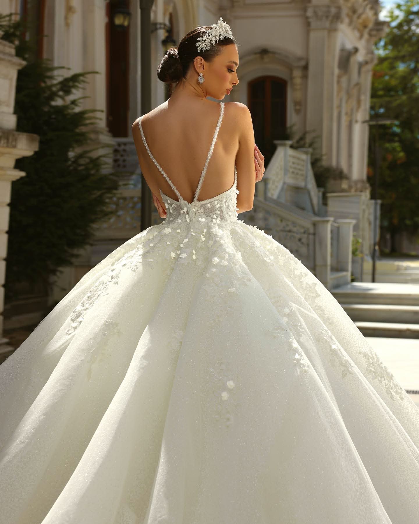 BMbride Vintage Ball Gown Lace Spaghetti Straps Sleeveless White Wedding Dress With Appliques Train BMbride