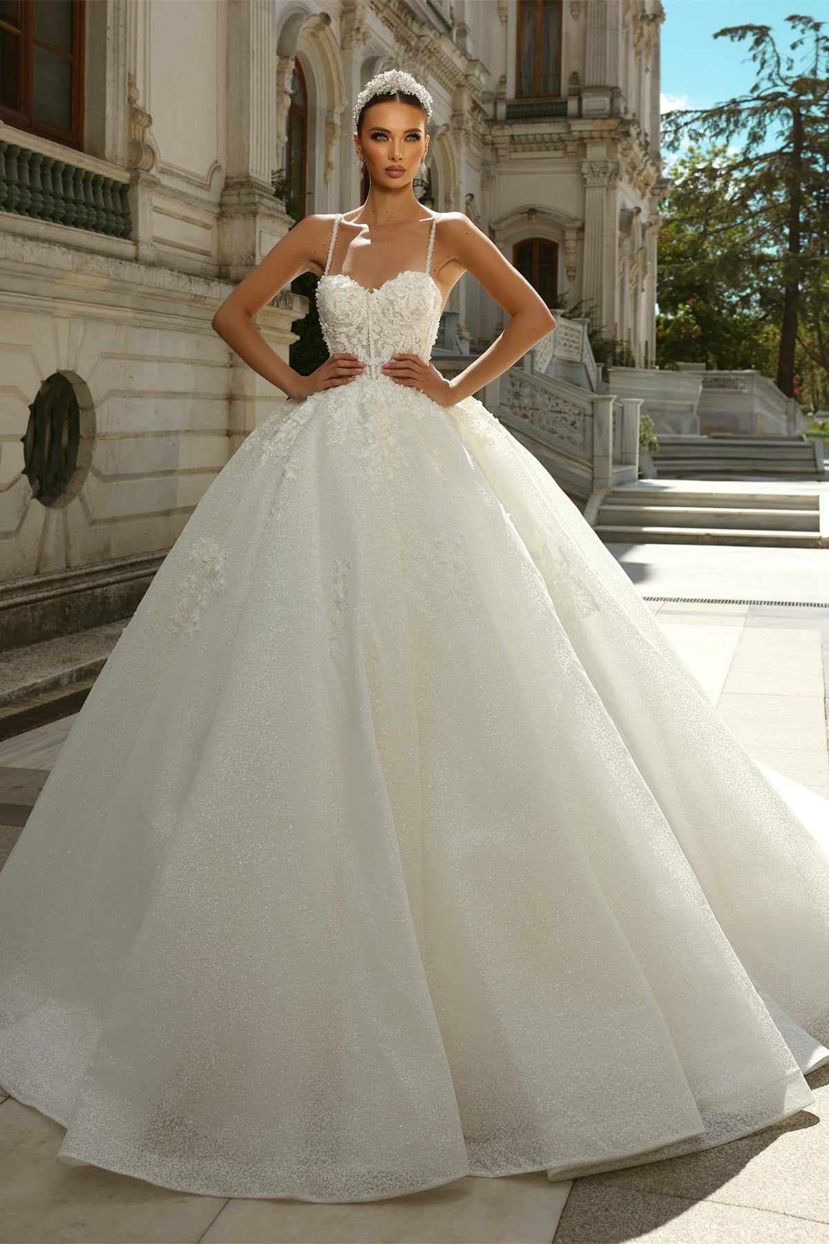 BMbride Vintage Ball Gown Lace Spaghetti Straps Sleeveless White Wedding Dress With Appliques Train BMbride