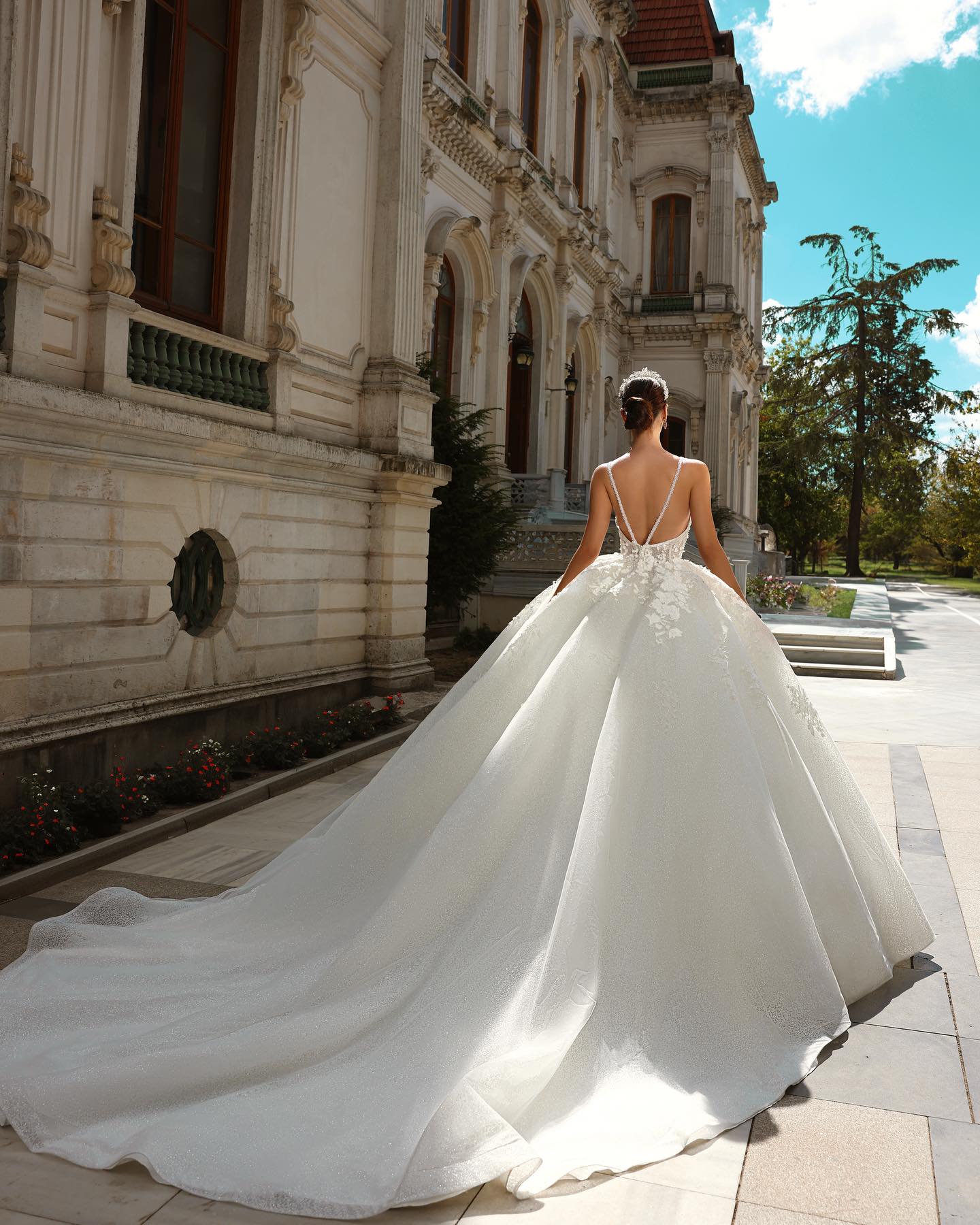 BMbride Vintage Ball Gown Lace Spaghetti Straps Sleeveless White Wedding Dress With Appliques Train BMbride