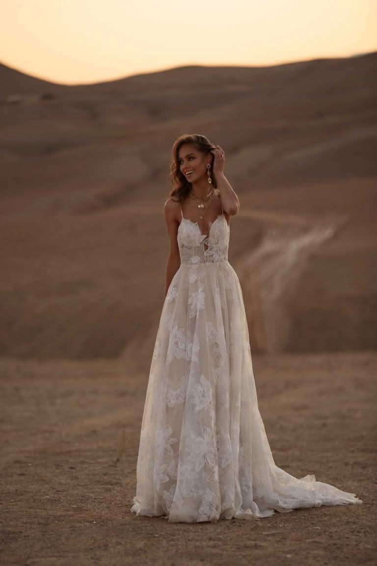 Women's Beach Spaghetti Strap Wedding Dresses for Bride 2025 Boho Long Lace Bridal Gowns for Wedding - Bmbride